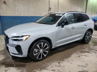 2024 Volvo XC60 Plus Dark Theme z VIN YV4L12RLXR1889557, wystawiony jako Copart lot #85141704 z przebiegiem Nie podano mil oraz Czysty tytuł • Clean title. Historia ofert i sprzedaży dostępna na DreamBid. Obrazek 1.