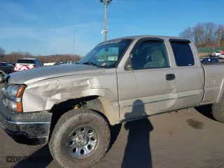 2005 Chevrolet Silverado 1500 Z71 with VIN 1GCEK19B55E286741, listed as a IAAI auction lot 38167761 with 181,382 mi miles. Bid and sale history available at carsss.com. Image 6.