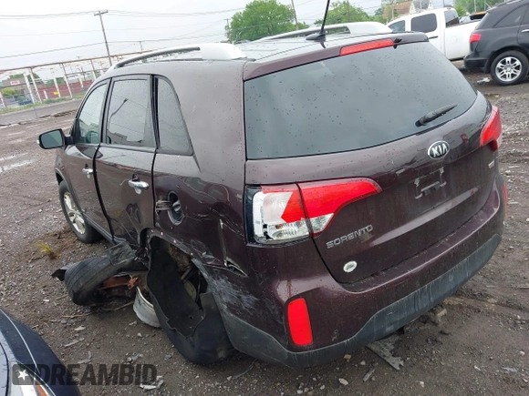 2015 Kia Sorento LX with VIN 5XYKTCA63FG585728, listed as a IAAI auction lot 42424806 with 191,894 mi miles and . Bid and sale history available at DreamBid. Image 3.
