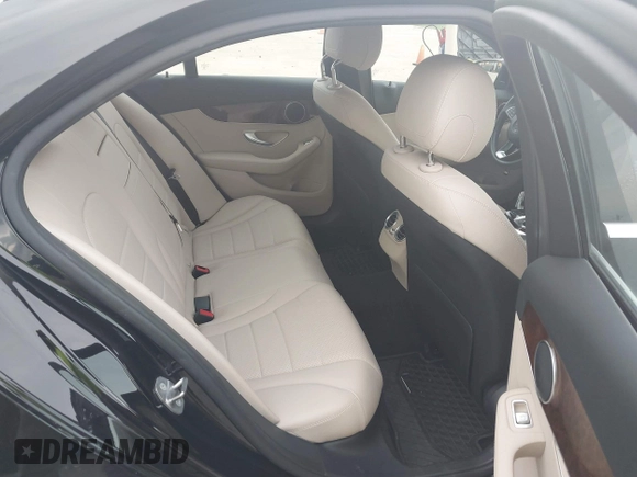 2018 Mercedes-Benz C 300 z VIN WDDWF4JB6JR332530, wystawiony jako IAAI lot #42436315 z przebiegiem 61 234 mil mil oraz . Historia ofert i sprzedaży dostępna na DreamBid. Obrazek 8.