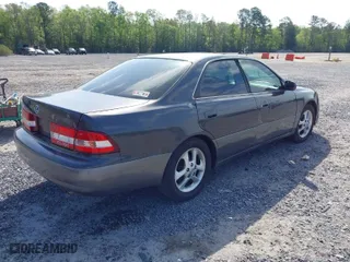 2000 Lexus ES 300 with VIN JT8BF28G2Y5089166, listed as a IAAI auction lot 42004449 with 326,305 mi miles. Bid and sale history available at carsss.com. Image 4.