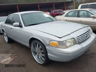 2001 Ford Crown Victoria LX z VIN 2FAFP74W21X143151, wystawiony jako IAAI lot #41471923 z przebiegiem 207 583 mil mil oraz . Historia ofert i sprzedaży dostępna na DreamBid. Obrazek 1.