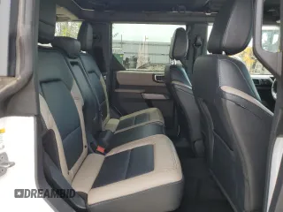 2022 Ford Bronco z VIN 1FMEE5DP4NLB67541, wystawiony jako Copart lot #58427485 z przebiegiem 67 774 mil mil oraz Szkoda całkowita • Salvage title. Historia ofert i sprzedaży dostępna na DreamBid. Obrazek 10.