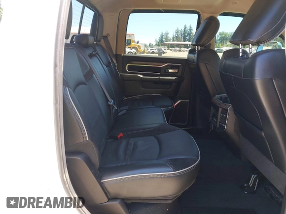 2019 Ram 2500 Laramie z VIN 3C6UR5FL9KG727505, wystawiony jako IAAI lot #42460333 z przebiegiem 27 987 mil mil oraz . Historia ofert i sprzedaży dostępna na DreamBid. Obrazek 8.