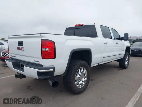 2016 GMC Sierra 2500HD Denali z VIN 1GT12UE89GF172877, wystawiony jako IAAI lot #41807741 z przebiegiem 36 719 mil mil oraz . Historia ofert i sprzedaży dostępna na DreamBid. Obrazek 4.