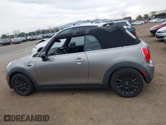 2016 MINI Convertible z VIN WMWWG5C51G3A81075, wystawiony jako IAAI lot #41681717 z przebiegiem 54 956 mil mil oraz . Historia ofert i sprzedaży dostępna na DreamBid. Obrazek 14.