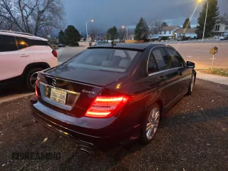 2012 Mercedes-Benz C 300 Sport z VIN WDDGF8BB3CR193809, wystawiony jako Copart lot #51398125 z przebiegiem 178 950 mil mil oraz Szkoda całkowita • Salvage title. Historia ofert i sprzedaży dostępna na DreamBid. Obrazek 4.