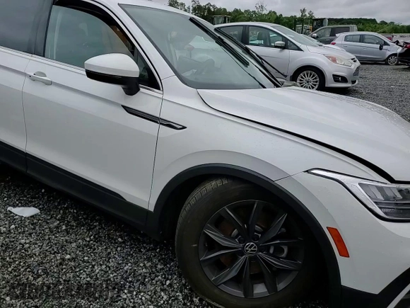 2022 Volkswagen Tiguan SE z VIN 3VV3B7AX0NM041925, wystawiony jako Copart lot #58415615 z przebiegiem 55 595 mil mil oraz Szkoda całkowita • Salvage title. Historia ofert i sprzedaży dostępna na DreamBid. Obrazek 14.