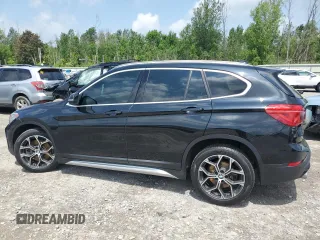 2020 BMW X1 xDrive28i z VIN WBXJG9C08L5P21466, wystawiony jako Copart lot #61664675 z przebiegiem 54 176 mil mil oraz Szkoda całkowita • Salvage title. Historia ofert i sprzedaży dostępna na DreamBid. Obrazek 2.