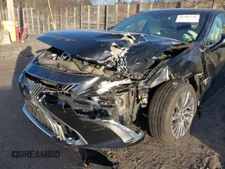 2020 Lexus ES with VIN 58ADZ1B16LU051667, listed as a IAAI auction lot 41201741 with 43,898 mi miles. Bid and sale history available at carsss.com. Image 6.