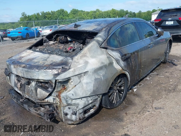 2021 Lexus ES 300h with VIN 58ADA1C19MU007427, listed as a IAAI auction lot 42683609 with Not provided miles and . Bid and sale history available at DreamBid. Image 4.