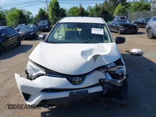 2018 Toyota RAV4 LE с VIN JTMBFREV7JJ745887, выставлен на аукционе IAAI как лот 42526629 с пробегом 74 149 миль миль и . История ставок и продаж доступна на DreamBid. Изображение 13.