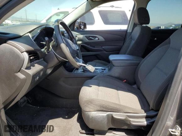 2020 Chevrolet Traverse LS z VIN 1GNERFKW8LJ292177, wystawiony jako Copart lot #56173015 z przebiegiem 67 821 mil mil oraz Szkoda całkowita • Salvage title. Historia ofert i sprzedaży dostępna na DreamBid. Obrazek 7.