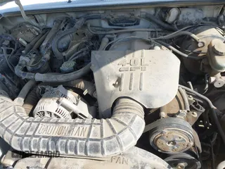 1992 Ford Explorer Eddie Bauer z VIN 1FMDU34X7NUA59055, wystawiony jako IAAI lot #42472171 z przebiegiem 98 269 mil mil oraz . Historia ofert i sprzedaży dostępna na DreamBid. Obrazek 10.