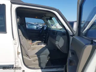 2007 Jeep Commander Sport with VIN 1J8HH48K07C587312, listed as a IAAI auction lot 42004278 with 208,390 mi miles. Bid and sale history available at carsss.com. Image 5.