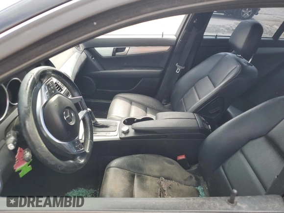 2014 Mercedes-Benz C 250 Sport z VIN WDDGF4HB9EA934191, wystawiony jako Copart lot #56050175 z przebiegiem 186 887 mil mil oraz Szkoda całkowita • Salvage title. Historia ofert i sprzedaży dostępna na DreamBid. Obrazek 7.