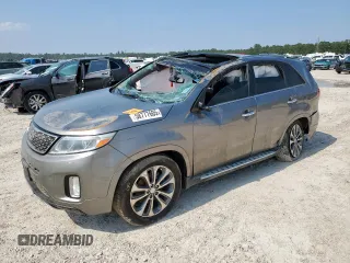 2015 Kia Sorento SX z VIN 5XYKW4A79FG570222, wystawiony jako Copart lot #58777605 z przebiegiem 185 242 mil mil oraz Nie do naprawy • Non repairable. Historia ofert i sprzedaży dostępna na DreamBid. Obrazek 1.