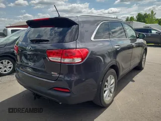 2016 Kia Sorento LX Turbo z VIN 5XYPGDA11GG055411, wystawiony jako Copart lot #61179755 z przebiegiem 185 629 mil mil oraz Czysty tytuł • Clean title. Historia ofert i sprzedaży dostępna na DreamBid. Obrazek 4.