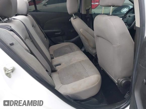 2012 Chevrolet Sonic LS z VIN 1G1JA5SH7C4212837, wystawiony jako IAAI lot #41509997 z przebiegiem 96 901 mil mil oraz . Historia ofert i sprzedaży dostępna na DreamBid. Obrazek 8.