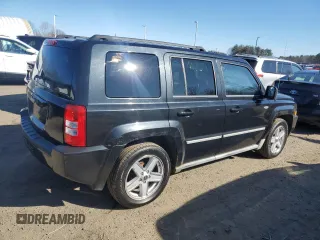 2010 Jeep Patriot Latitude z VIN 1J4NT1GA6AD646990, wystawiony jako Copart lot #47791155 z przebiegiem 131 904 mil mil oraz Czysty tytuł • Clean title. Historia ofert i sprzedaży dostępna na DreamBid. Obrazek 3.