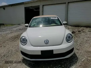 2013 Volkswagen Beetle 2.5L w/Sound/Nav z VIN 3VW5P7AT7DM811619, wystawiony jako Copart lot #60331015 z przebiegiem 115 532 mil mil oraz Szkoda całkowita • Salvage title. Historia ofert i sprzedaży dostępna na DreamBid. Obrazek 13.