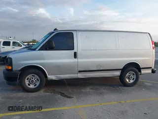 2017 GMC Savana Cargo Van with VIN 1GTW7AFG2H1335394, listed as a IAAI auction lot 41609288 with 130,485 mi miles. Bid and sale history available at carsss.com. Image 6.