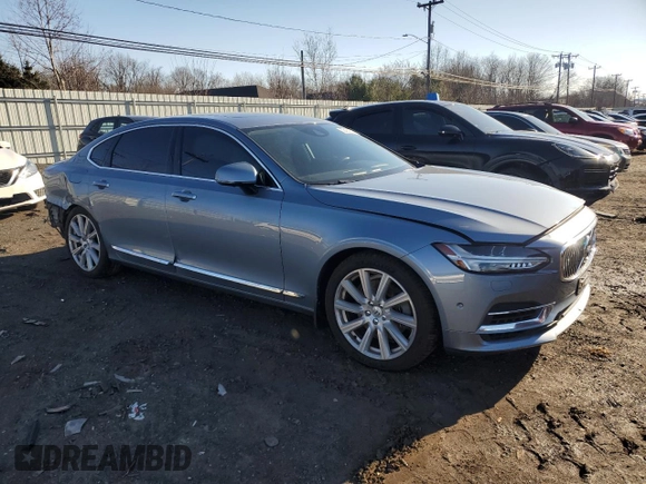2018 Volvo S90 Inscription with VIN LVYBC0AL2JP028764, listed as a Copart auction lot 82484124 with 102,130 mi miles and Salvage Title. Bid and sale history available at carsss.com. Image 4.