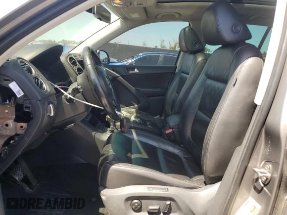 2011 Volkswagen Tiguan SE with VIN WVGBV7AX2BW561987, listed as a Copart auction lot 55385195 with 146,907 mi miles and Salvage Title. Bid and sale history available at DreamBid. Image 7.