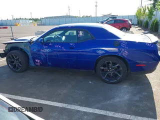 2019 Dodge Challenger SXT z VIN 2C3CDZAG0KH530232, wystawiony jako IAAI lot #42101045 z przebiegiem 57 693 mil mil oraz . Historia ofert i sprzedaży dostępna na DreamBid. Obrazek 15.