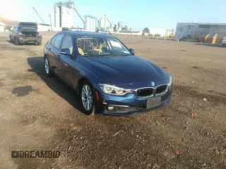 2018 BMW 3 Series 320i xDrive z VIN WBA8A3C53JA488409, wystawiony jako IAAI lot #39667324 z przebiegiem 72 949 mil mil oraz . Historia ofert i sprzedaży dostępna na DreamBid. Obrazek 1.