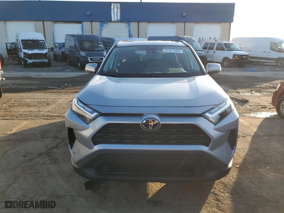 2022 Toyota RAV4 XLE with VIN 2T3P1RFV4NC284496, listed as a Copart auction lot 51371495 with 27,345 mi miles and Salvage Title. Bid and sale history available at carsss.com. Image 5.