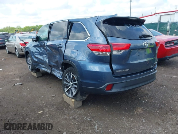 2019 Toyota Highlander SE with VIN 5TDJZRFH2KS975689, listed as a IAAI auction lot 42250723 with 88,043 mi miles and . Bid and sale history available at DreamBid. Image 3.