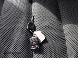 2004 Ford Explorer Sport Trac XLS z VIN 1FMZU77K94UA89637, wystawiony jako IAAI lot #42133712 z przebiegiem 174 293 mil mil oraz . Historia ofert i sprzedaży dostępna na DreamBid. Obrazek 11.