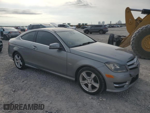 2012 Mercedes-Benz C 250 с VIN WDDGJ4HB3CF739542, выставлен на аукционе Copart как лот 62375505 с пробегом 139 214 миль миль и Списание • Salvage title. История ставок и продаж доступна на DreamBid. Изображение 4.