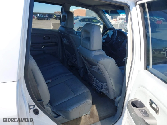 2004 Honda Pilot EX with VIN 2HKYF185X4H592684, listed as a IAAI auction lot 41649752 with 1 mi miles. Bid and sale history available at carsss.com. Image 8.