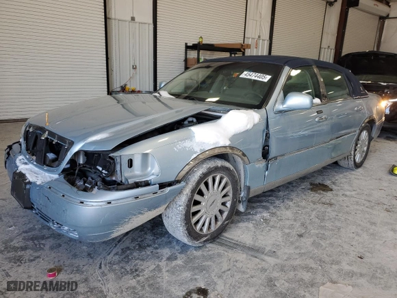 2005 Lincoln Town Car Signature with VIN 1LNHM81W95Y656341, listed as a Copart auction lot 45474405 with 0 mi miles and Salvage Title. Bid and sale history available at carsss.com. Image 1.