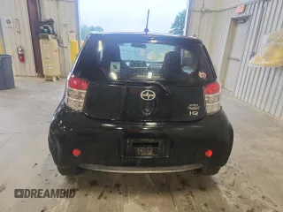 2012 Scion iQ z VIN JTNJJXB04CJ012587, wystawiony jako Copart lot #58191845 z przebiegiem 104 601 mil mil oraz Szkoda całkowita • Salvage title. Historia ofert i sprzedaży dostępna na DreamBid. Obrazek 6.