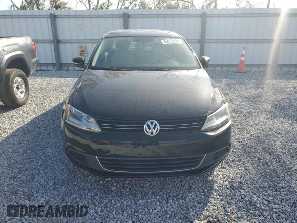 2013 Volkswagen Jetta SE z VIN 3VWDX7AJ2DM301057, wystawiony jako Copart lot #85076104 z przebiegiem 126 684 mil mil oraz Czysty tytuł • Clean title. Historia ofert i sprzedaży dostępna na DreamBid. Obrazek 5.