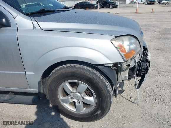 2009 Kia Sorento LX with VIN KNDJD735095872431, listed as a IAAI auction lot 41785965 with 205,117 mi miles. Bid and sale history available at carsss.com. Image 13.