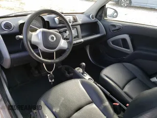 2015 Smart fortwo Passion z VIN WMEEJ3BA8FK790317, wystawiony jako Copart lot #71124392 z przebiegiem Nie podano mil oraz Szkody całkowita. Historia ofert i sprzedaży dostępna na DreamBid. Obrazek 8.