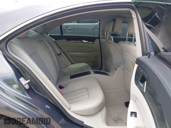 2013 Mercedes-Benz CLS 550 z VIN WDDLJ7DB5DA083509, wystawiony jako IAAI lot #42371216 z przebiegiem 87 639 mil mil oraz . Historia ofert i sprzedaży dostępna na DreamBid. Obrazek 8.