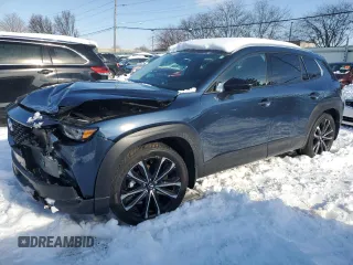 2023 Mazda CX-50 Premium z VIN 7MMVABDY0PN133904, wystawiony jako Copart lot #88062175 z przebiegiem 11 119 mil mil oraz Szkoda całkowita • Salvage title. Historia ofert i sprzedaży dostępna na DreamBid. Obrazek 1.