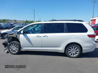 2017 Toyota Sienna XLE z VIN 5TDDZ3DC5HS162857, wystawiony jako IAAI lot #42054307 z przebiegiem 85 451 mil mil oraz . Historia ofert i sprzedaży dostępna na DreamBid. Obrazek 15.