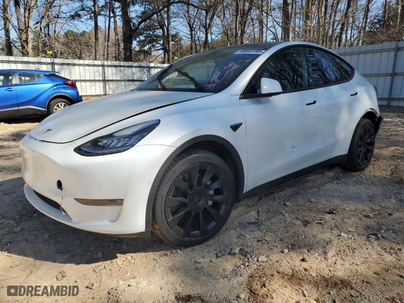 2022 Tesla Model Y Long Range with VIN 7SAYGDEE9NA018421, listed as a Copart auction lot 46869185 with 34,632 mi miles and Salvage Title. Bid and sale history available at carsss.com. Image 1.