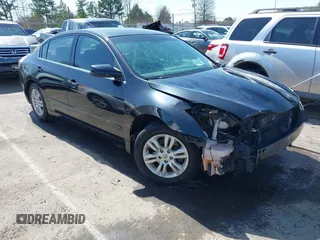 2012 Nissan Altima S z VIN 1N4AL2AP3CN469356, wystawiony jako IAAI lot #41870641 z przebiegiem 106 653 mil mil oraz . Historia ofert i sprzedaży dostępna na DreamBid. Obrazek 1.