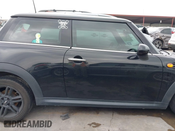 2012 MINI Hardtop z VIN WMWSU3C56CT369757, wystawiony jako IAAI lot #42194643 z przebiegiem 82 906 mil mil oraz . Historia ofert i sprzedaży dostępna na DreamBid. Obrazek 13.