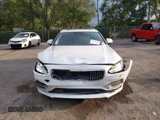 2018 Volvo S90 Inscription with VIN LVY992ML3JP005482, listed as a IAAI auction lot 41966556 with 136,908 mi miles. Bid and sale history available at carsss.com. Image 6.
