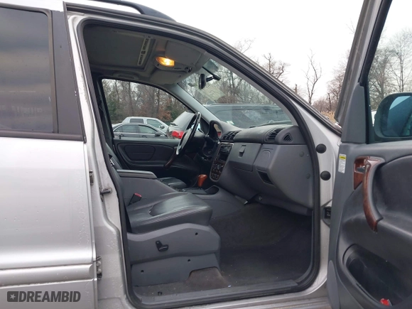 1999 Mercedes-Benz M-Class with VIN 4JGAB72E4XA113675, listed as a IAAI auction lot 41554604 with 230,092 mi miles. Bid and sale history available at carsss.com. Image 5.