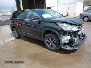 2019 Toyota Highlander LE z VIN 5TDBZRFHXKS982362, wystawiony jako IAAI lot #42037256 z przebiegiem 131 360 mil mil oraz . Historia ofert i sprzedaży dostępna na DreamBid. Obrazek 1.