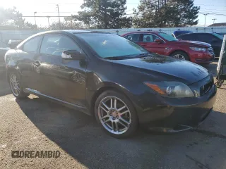 2009 Scion tC z VIN JTKDE167090278867, wystawiony jako Copart lot #47040775 z przebiegiem 148 976 mil mil oraz Szkoda całkowita • Salvage title. Historia ofert i sprzedaży dostępna na DreamBid. Obrazek 4.